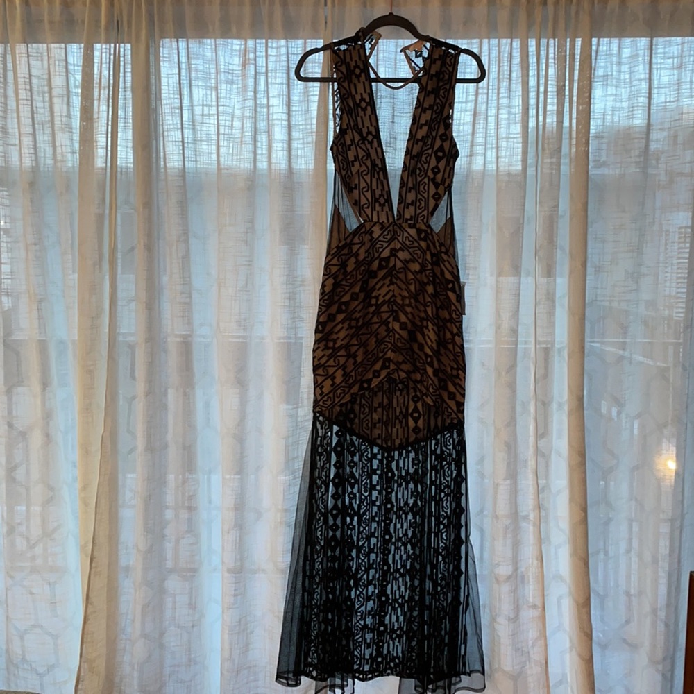 Long, sexy black stress with side cutout sides - Picture 4 of 5